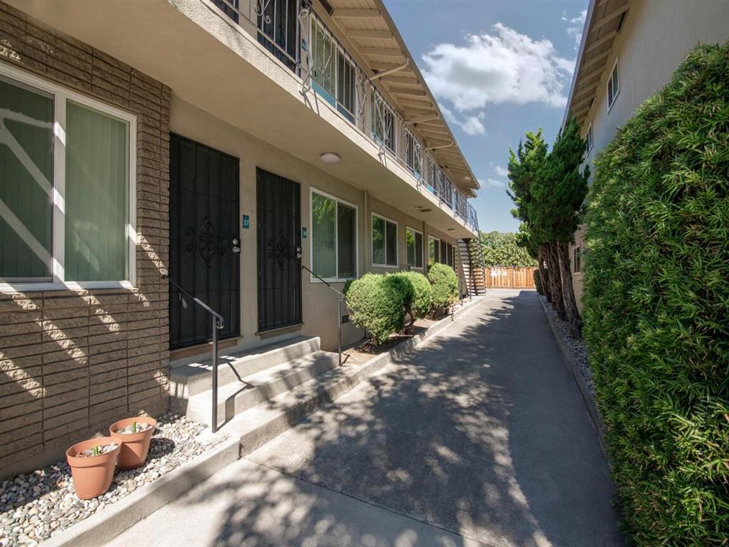 Hamilton Manor Apartments photo 5